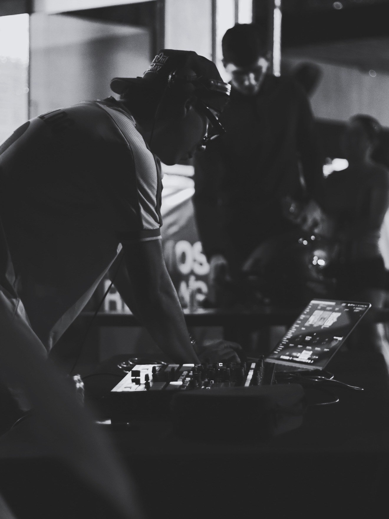 DJ en un encuentro de la comunidad